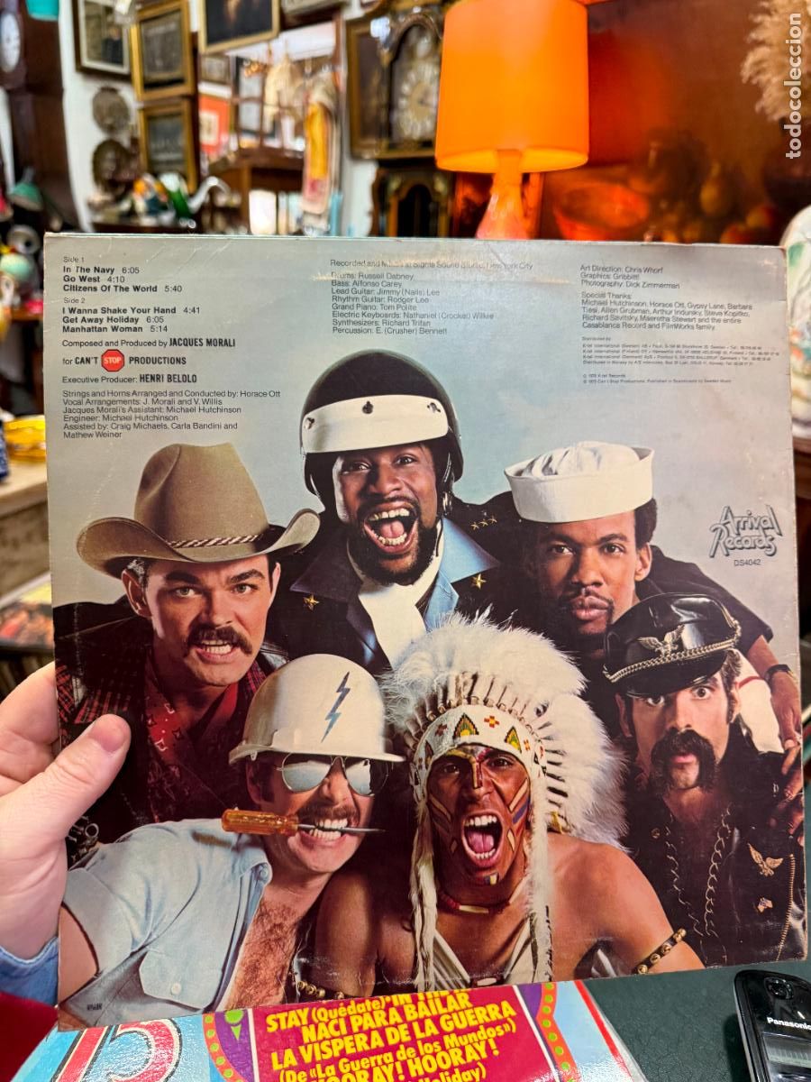 Discos de vinilo: LP VILLAGE PEOPLE - GO WEST - Foto 2