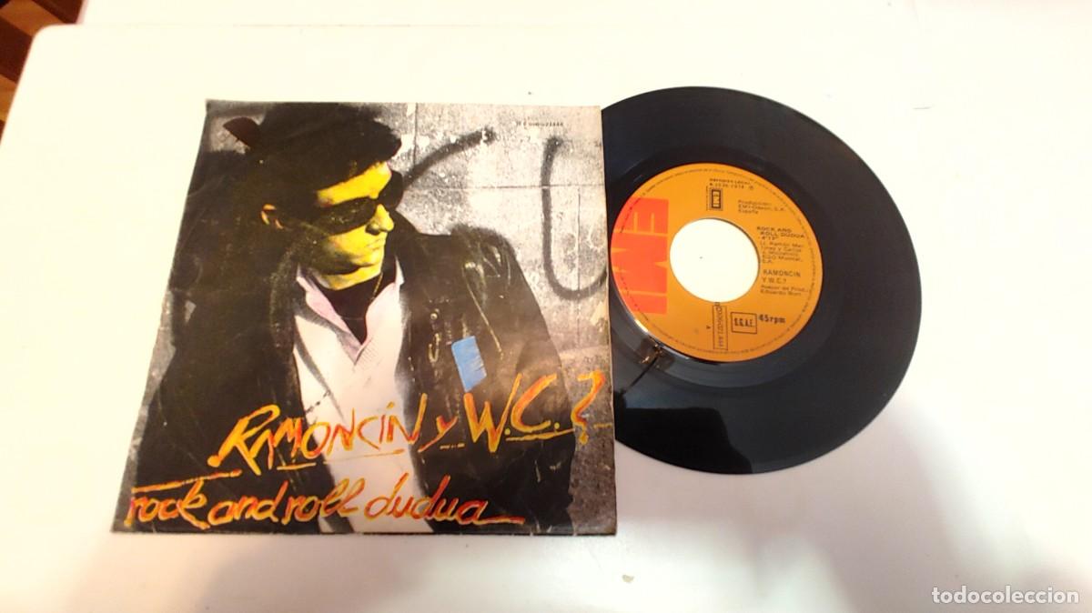 Discos de vinilo: RAMONCIN Y W.C. -SINGLE ROCK AND ROLL DUDUA - Foto 1