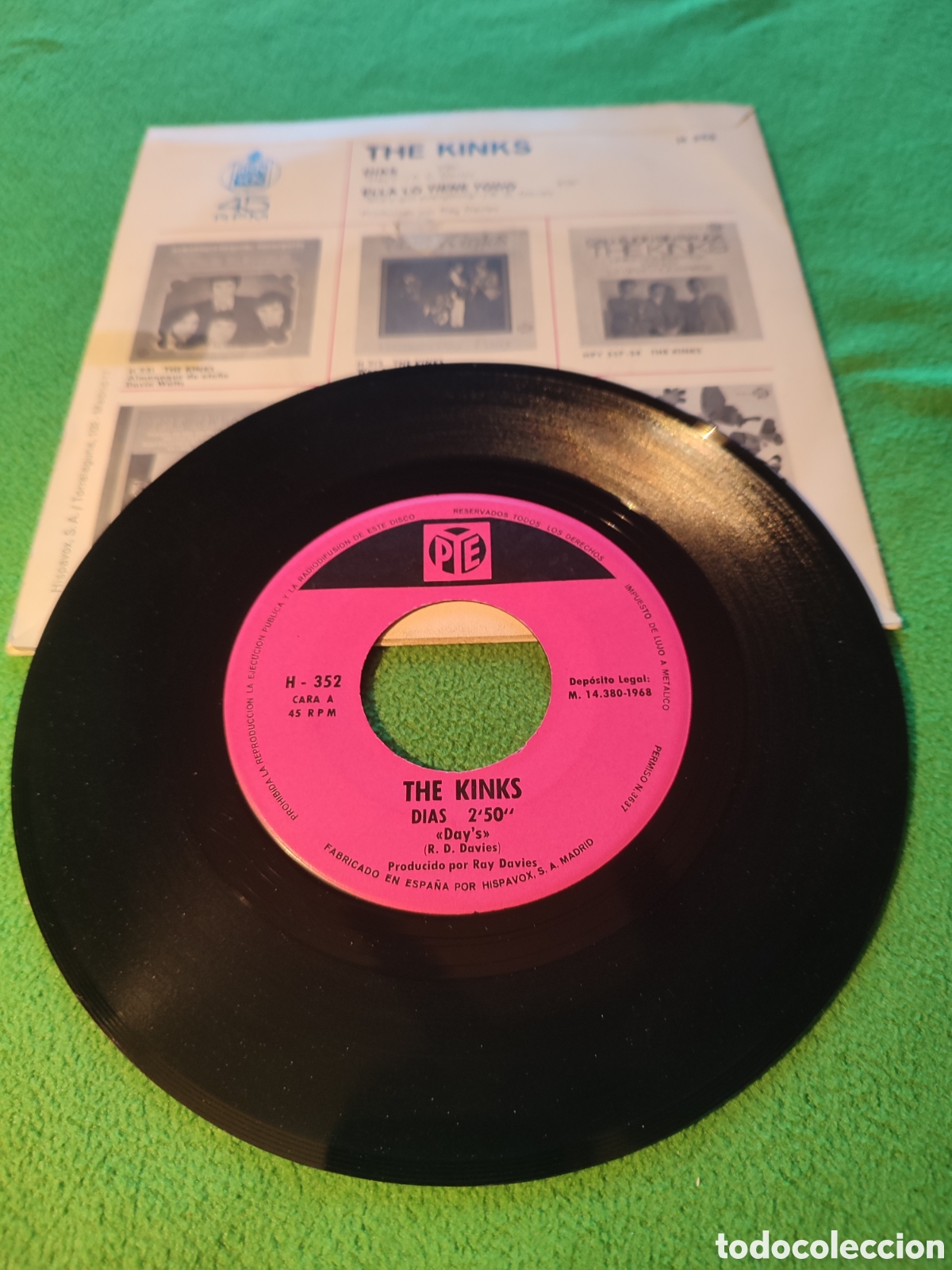 Discos de vinilo: The Kinks - Day / Ella lo tiene todo - Foto 2