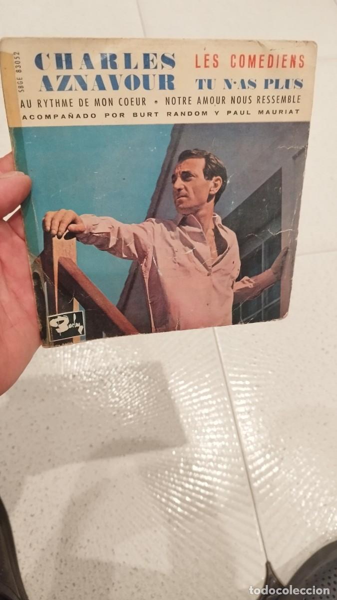 Discos de vinilo: Charles Aznavour &ndash; Les Com&eacute;diens. Vinilo 7&rdquo; - Foto 1