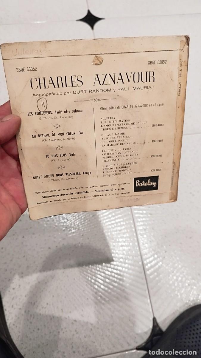 Discos de vinilo: Charles Aznavour &ndash; Les Com&eacute;diens. Vinilo 7&rdquo; - Foto 2