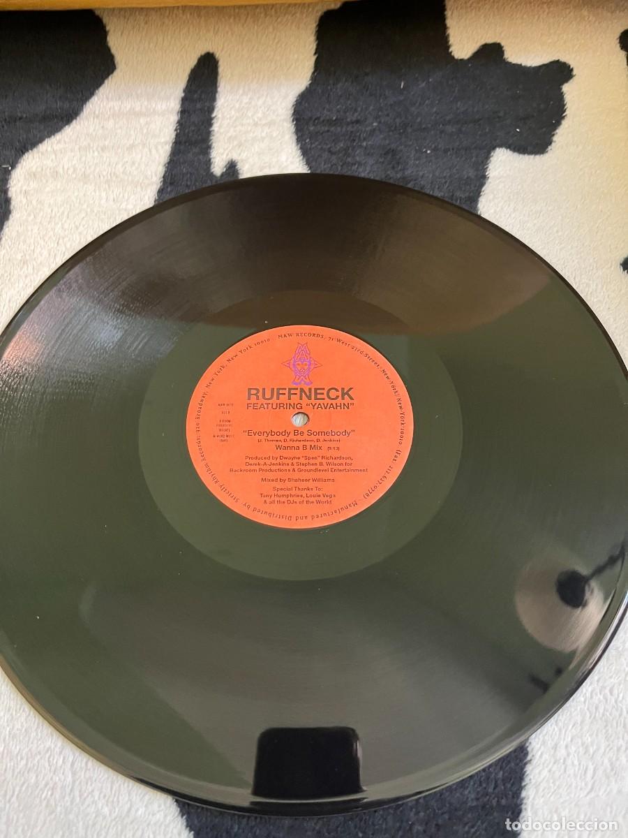 Discos de vinilo: Ruffneck Featuring Yavahn Everybody Be Somebody - Foto 2