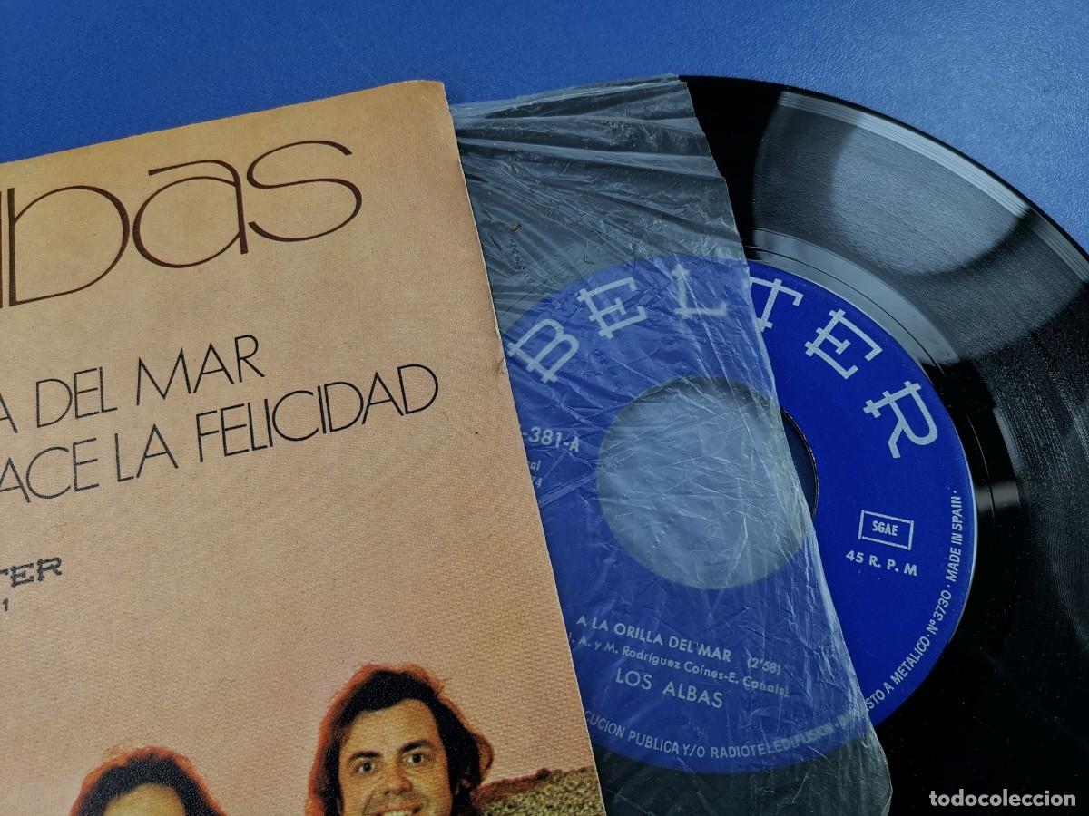 Discos de vinilo: SINGLE LOS ALBAS - A LA ORILLA DEL MAR - ESPA&Ntilde;A - A&Ntilde;O 1974 - Foto 3