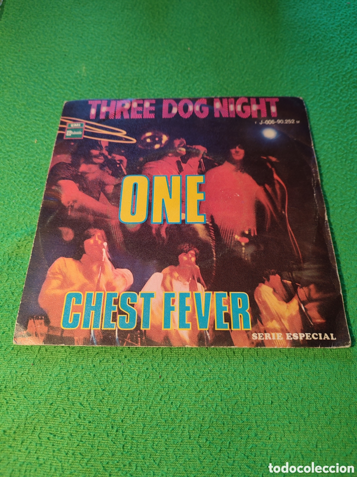 Discos de vinilo: Three Dog Night - One / Chest fever - Foto 1