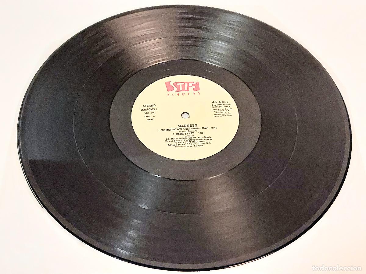 Discos de vinilo: MADNESS - TOMORROW&acute;S JUST ANOTHER DAY - 1983 - MAXI SINGLE VINILO - Foto 3