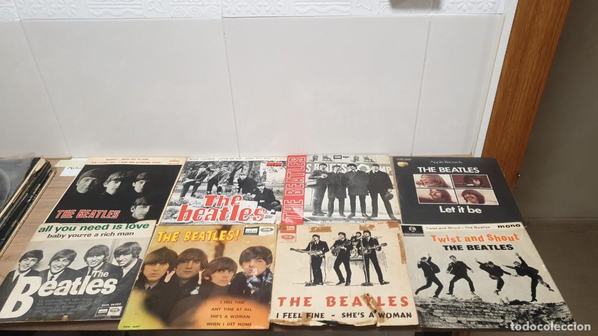Discos de vinilo: 25 SINGLES THE BEATLES - Foto 2