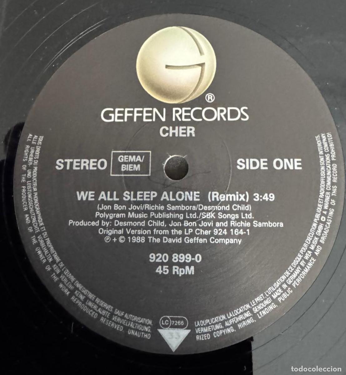 Discos de vinilo: Cher Maxi 45t We all sleep alone EX EX - Foto 2