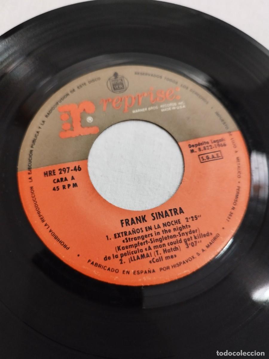 Discos de vinilo: Frank Sinatra, extra&ntilde;os en la noche. Single 7&rdquo; - Foto 2