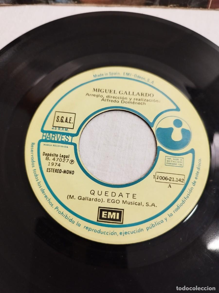 Discos de vinilo: Miguel gallardo, qu&eacute;date, dime amigo. 7&rdquo;. - Foto 2