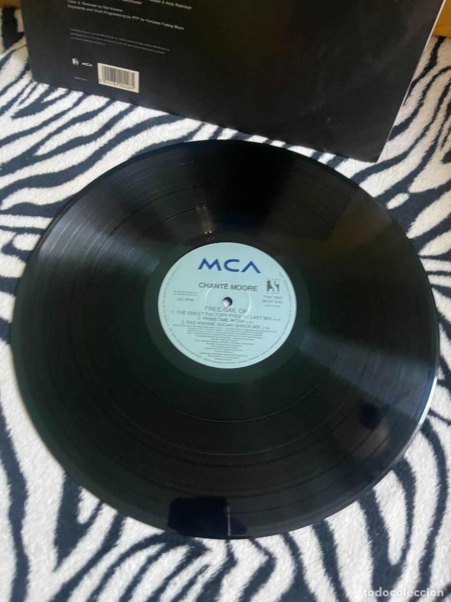 Discos de vinilo: Chant&eacute; Moore Free / Sail On - Foto 3