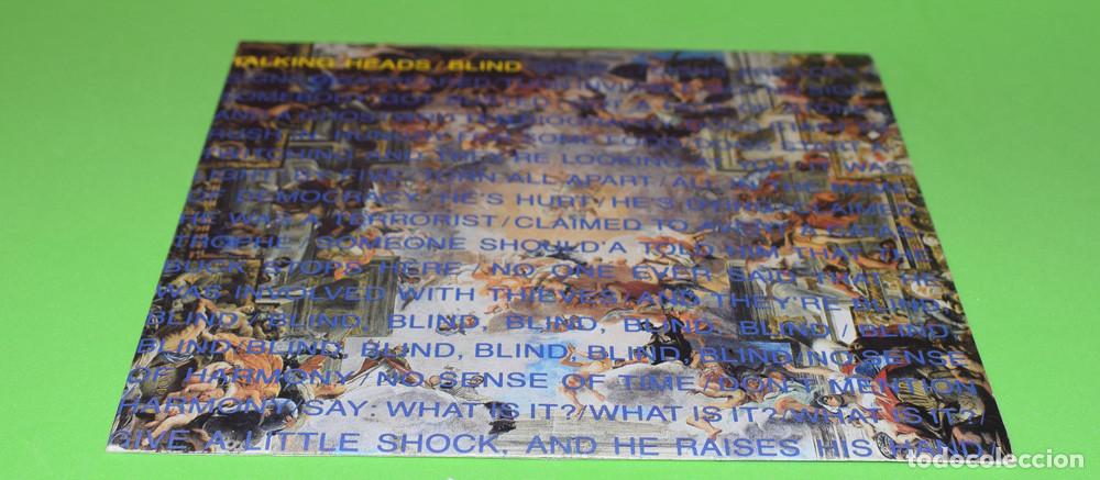Discos de vinilo: TALKING HEADS &ndash; Blind - SINGLE 1988 ESTADO NM - Foto 3