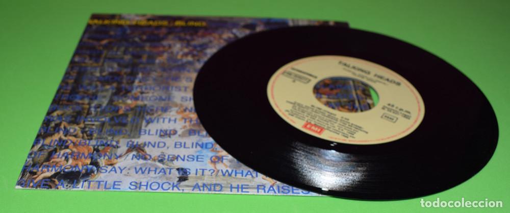 Discos de vinilo: TALKING HEADS &ndash; Blind - SINGLE 1988 ESTADO NM - Foto 6