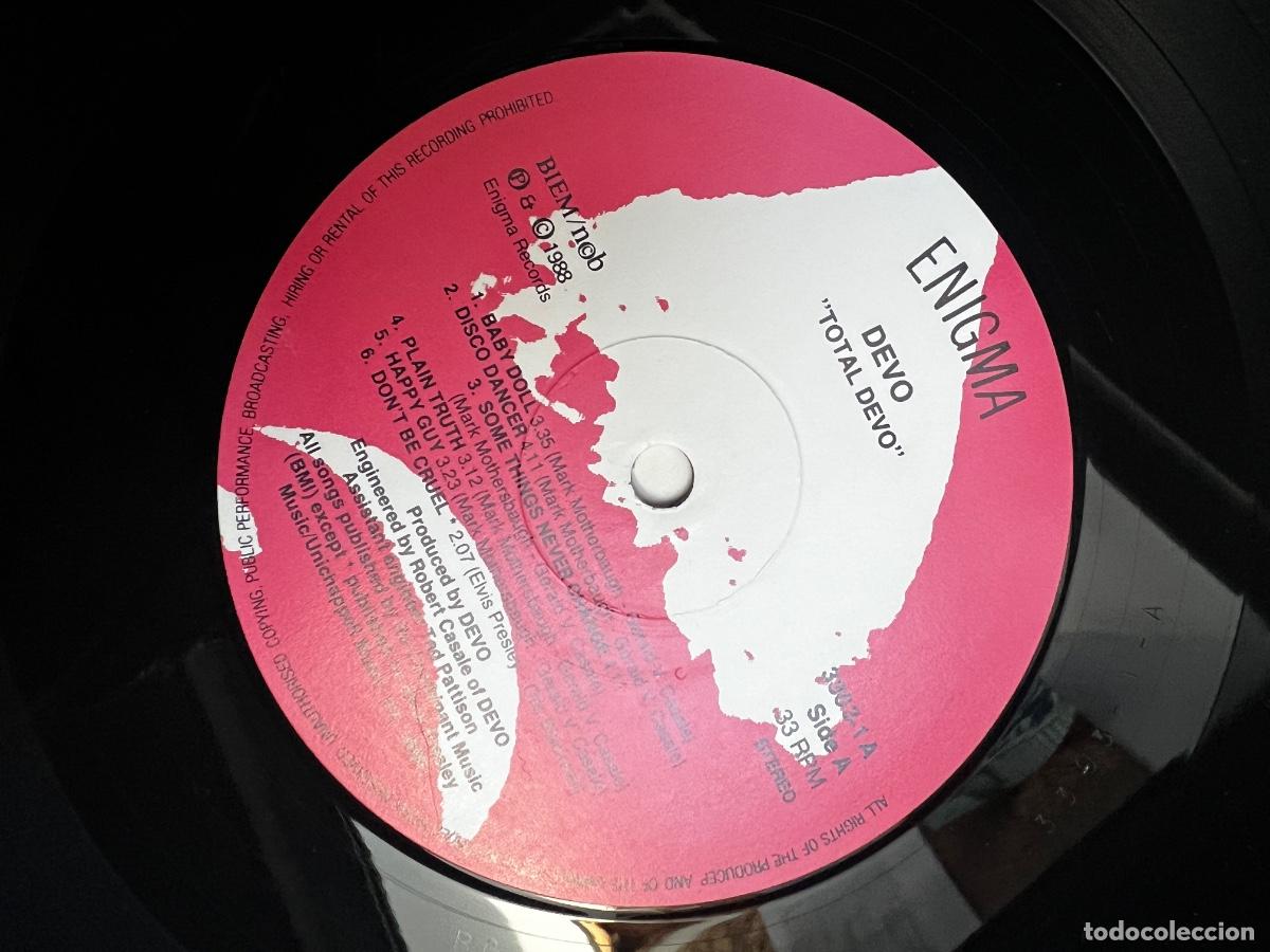 Discos de vinilo: DEVO. TOTAL DEVO. 11 DIGITAL CARTOONS FROM DE DE-EVOLUTION BAND + Art&iacute;culo BOB CASALE. TECNO POP. - Foto 8