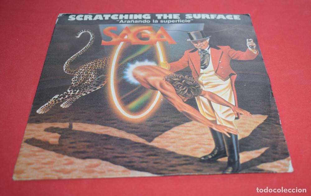 Discos de vinilo: SAGA - ARA&Ntilde;ANDO LA SUPERFICIE ( SCRATCHING THE SURFACE) - SINGLE 7  - 1984 - Foto 1