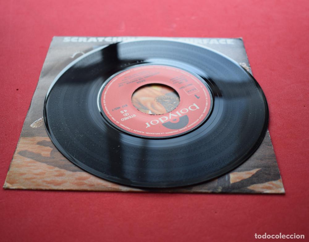 Discos de vinilo: SAGA - ARA&Ntilde;ANDO LA SUPERFICIE - SCRATCHING THE SURFACE - SINGLE 7  - - Foto 2