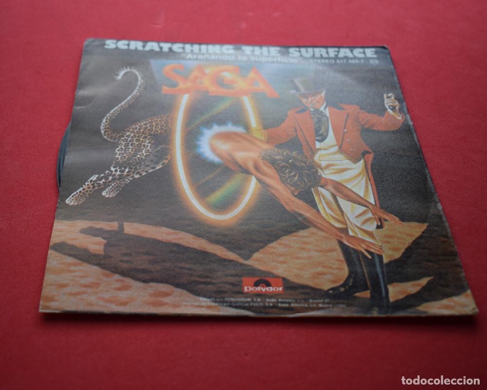 Discos de vinilo: SAGA - ARA&Ntilde;ANDO LA SUPERFICIE - SCRATCHING THE SURFACE - SINGLE 7  - - Foto 3