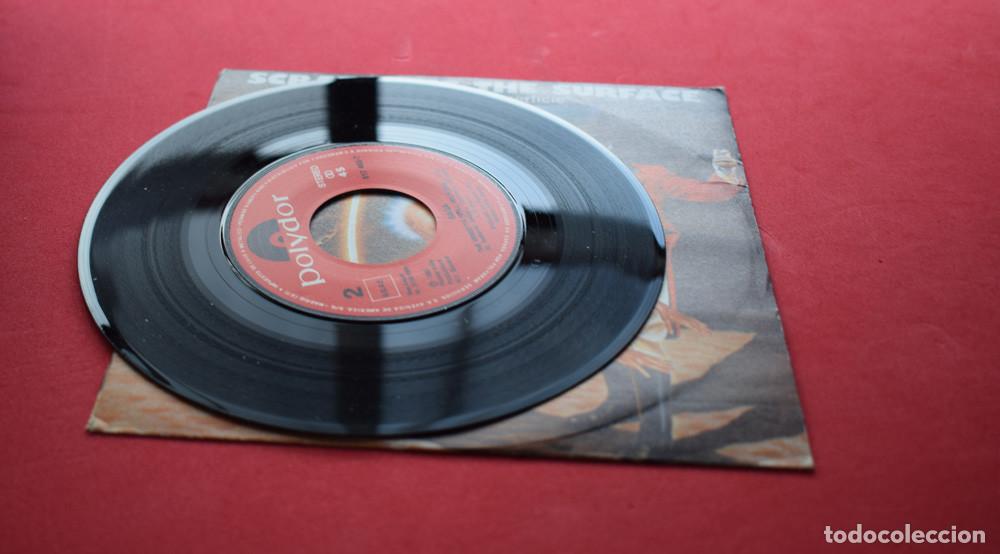 Discos de vinilo: SAGA - ARA&Ntilde;ANDO LA SUPERFICIE - SCRATCHING THE SURFACE - SINGLE 7  - - Foto 4