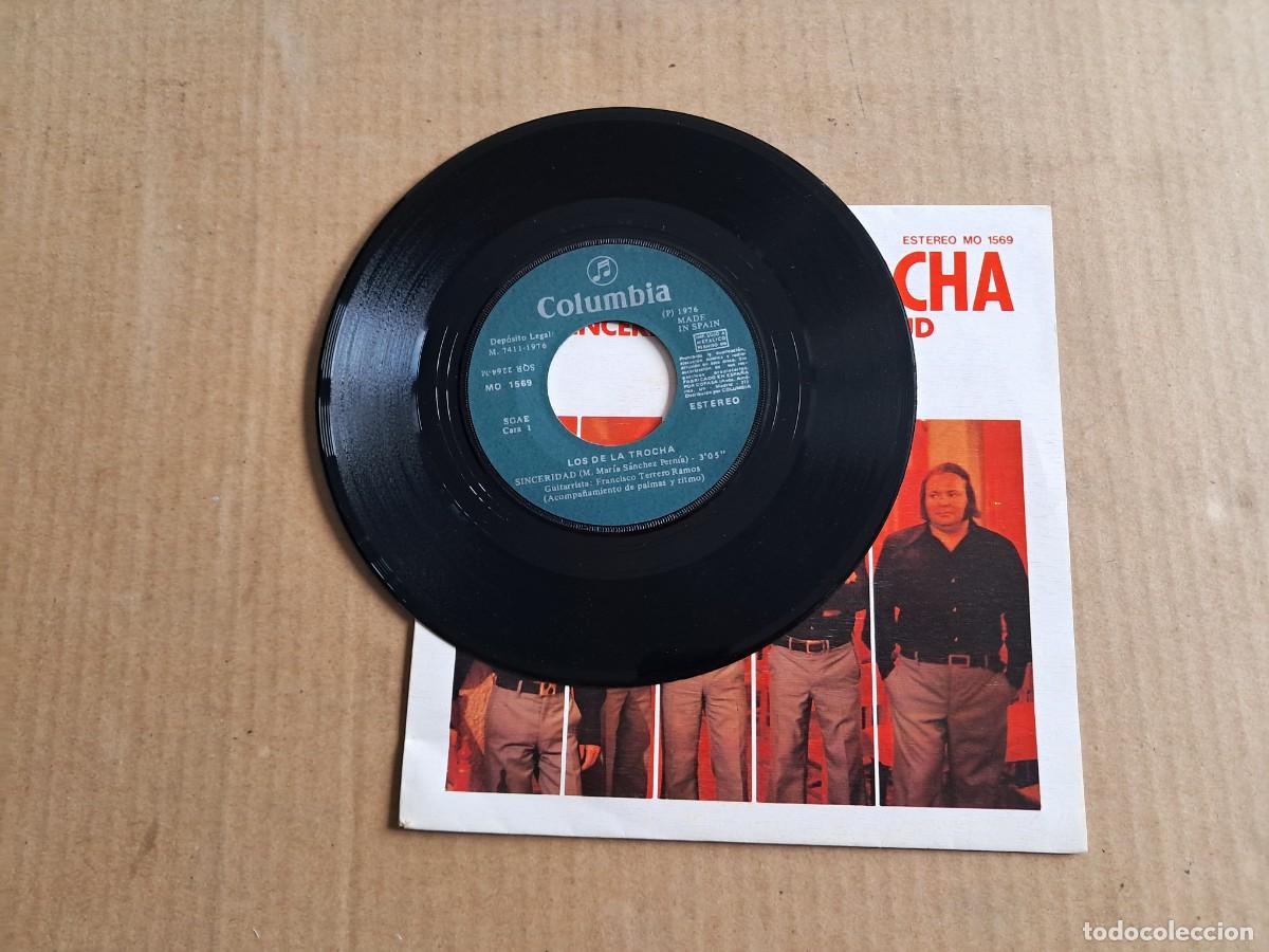 Discos de vinilo: LOS DE LA TROCHA - SINCERIDAD SINGLE 1976 - Foto 2