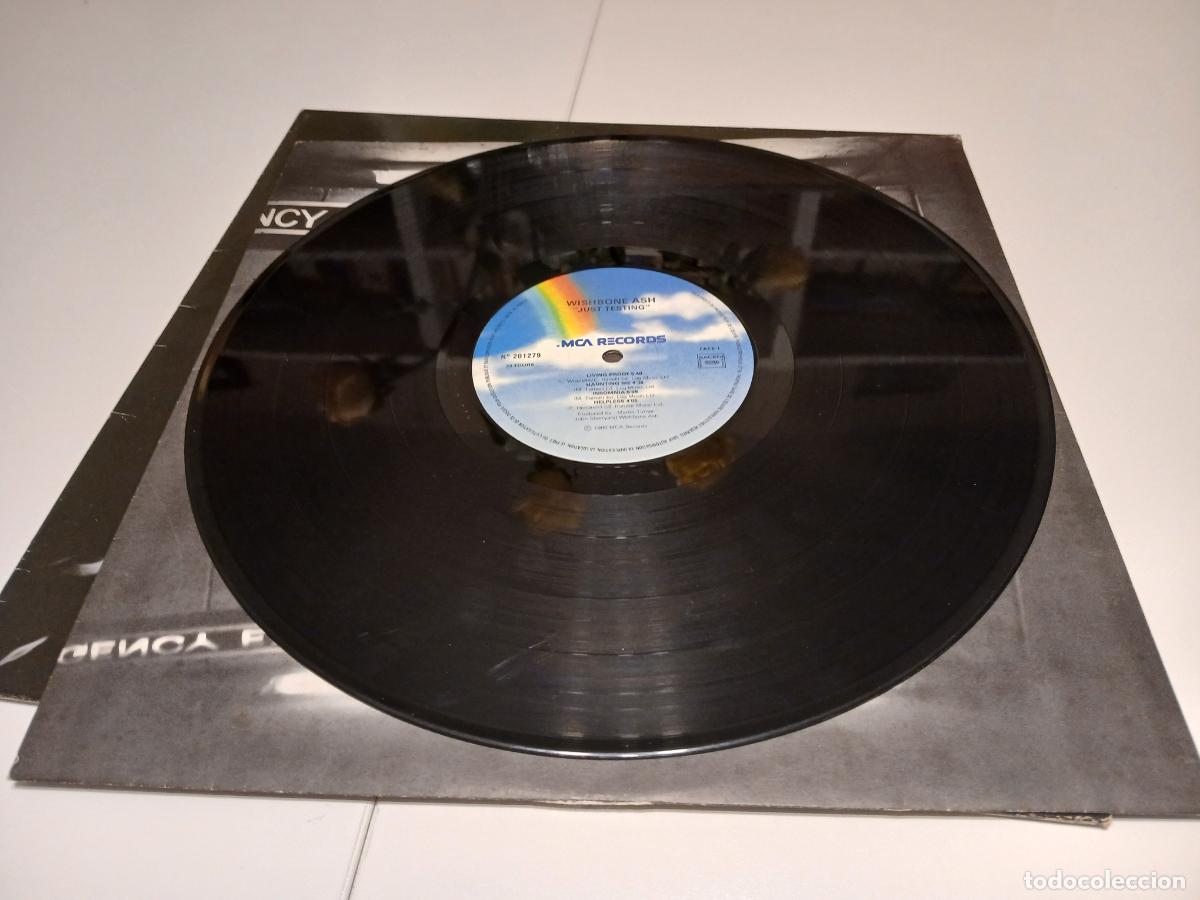 Discos de vinilo: WISHBONE ASH -JUST TESTING- (1980) LP DISCO VINILO - Foto 4
