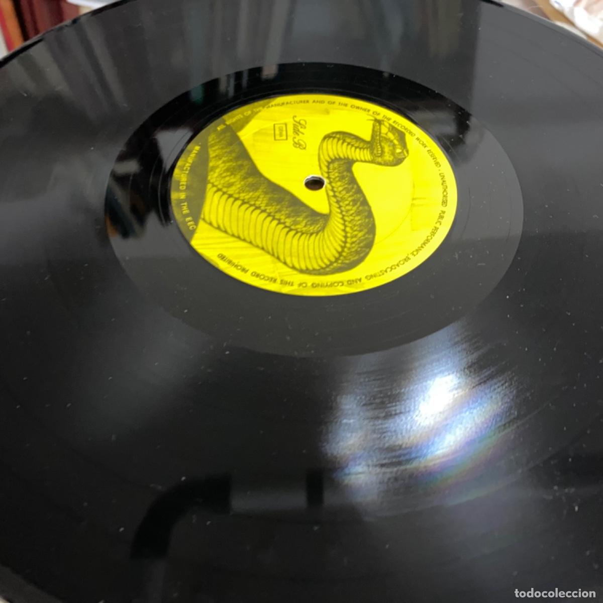 Discos de vinilo: STRAY CATS ROCKABILLY REIGNS THIS TOWN - Foto 2