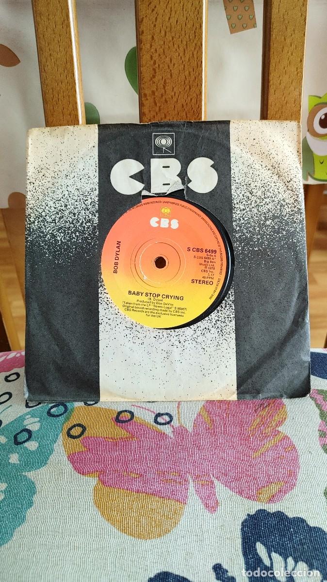 Discos de vinilo: BOB DYLAN-SINGLE BABY STOP CRYING - Foto 1