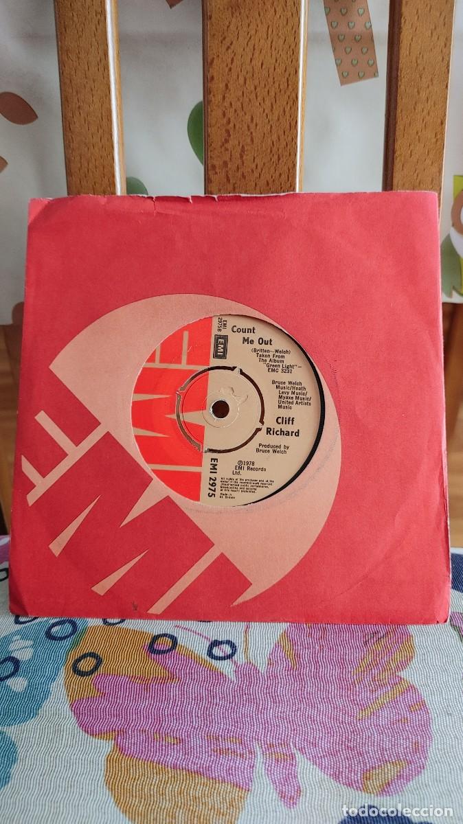 Discos de vinilo: CLIFF RICHARD-SINGLE COUNT ME OUT - Foto 1