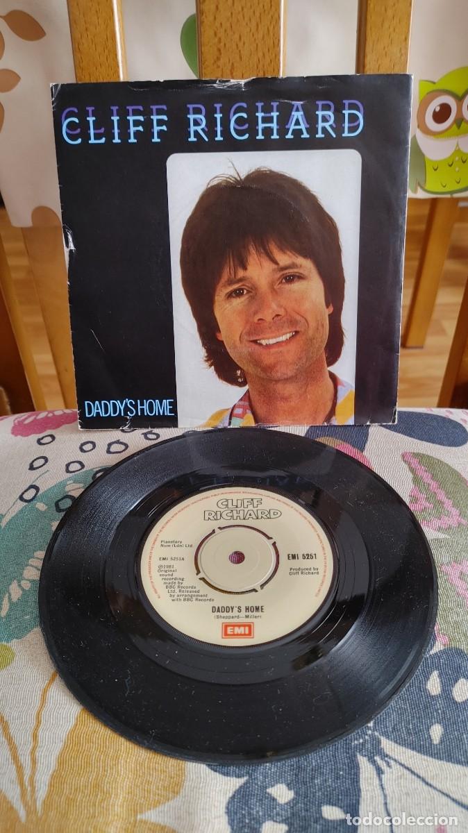 Discos de vinilo: CLIFF RICHARD-SINGLE DADDY&acute;S HOME - Foto 1