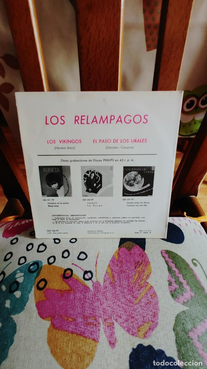 Discos de vinilo: LOS RELAMPAGOS-SINGLE LOS VIKINGOS - Foto 2
