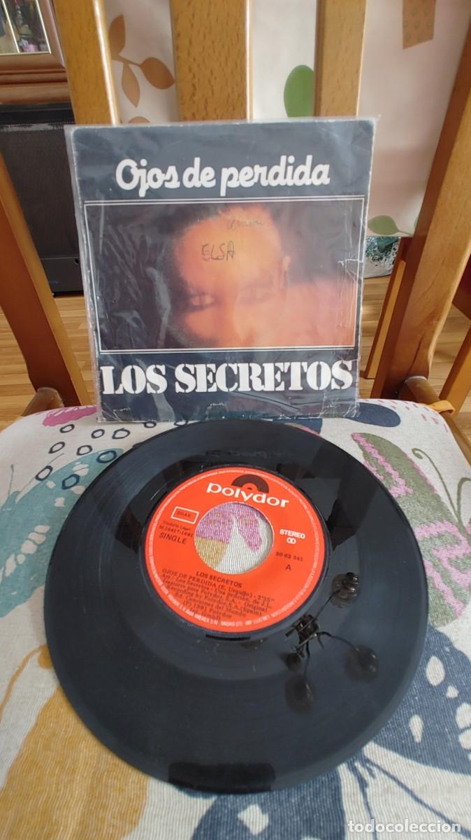 Discos de vinilo: LOS SECRETOS-SINGLE OJOS DE PERDIDA - Foto 1