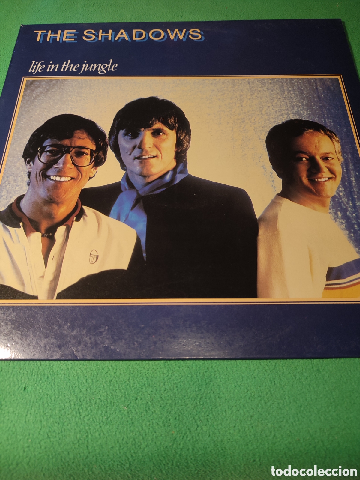Discos de vinilo: The Shadows - Life in the jungle - Foto 1