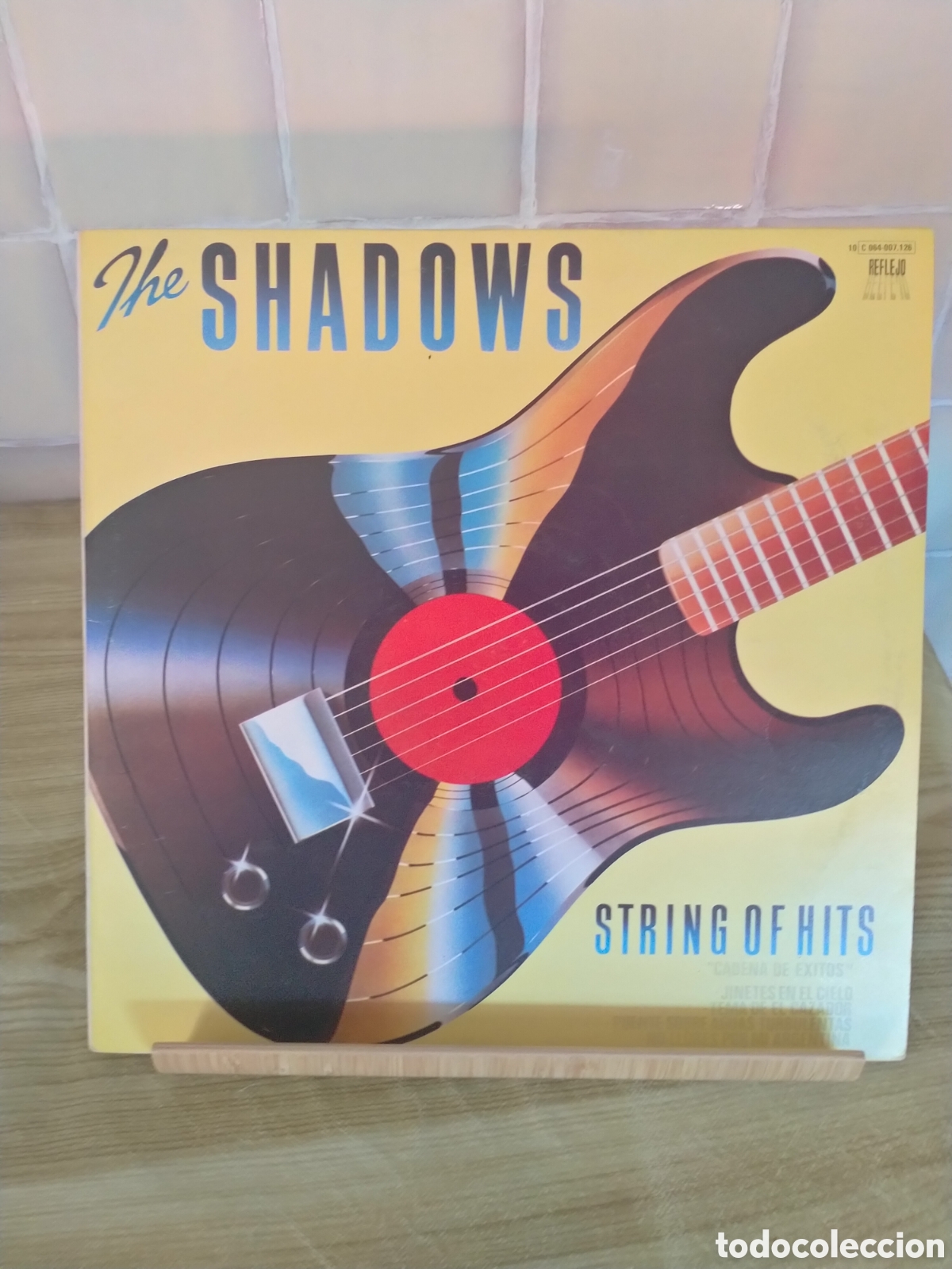 Discos de vinilo: Vinilo The Shadows String of Hits - Foto 1