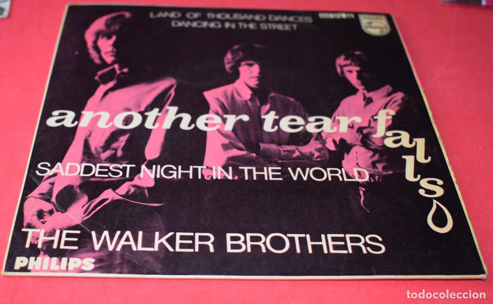 Discos de vinilo: THE WALKER BROTHERS - ANOTHER TEAR FALLS - EP DE 1966 - Foto 1
