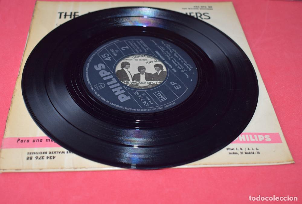 Discos de vinilo: THE WALKER BROTHERS - ANOTHER TEAR FALLS - EP DE 1966 - Foto 4