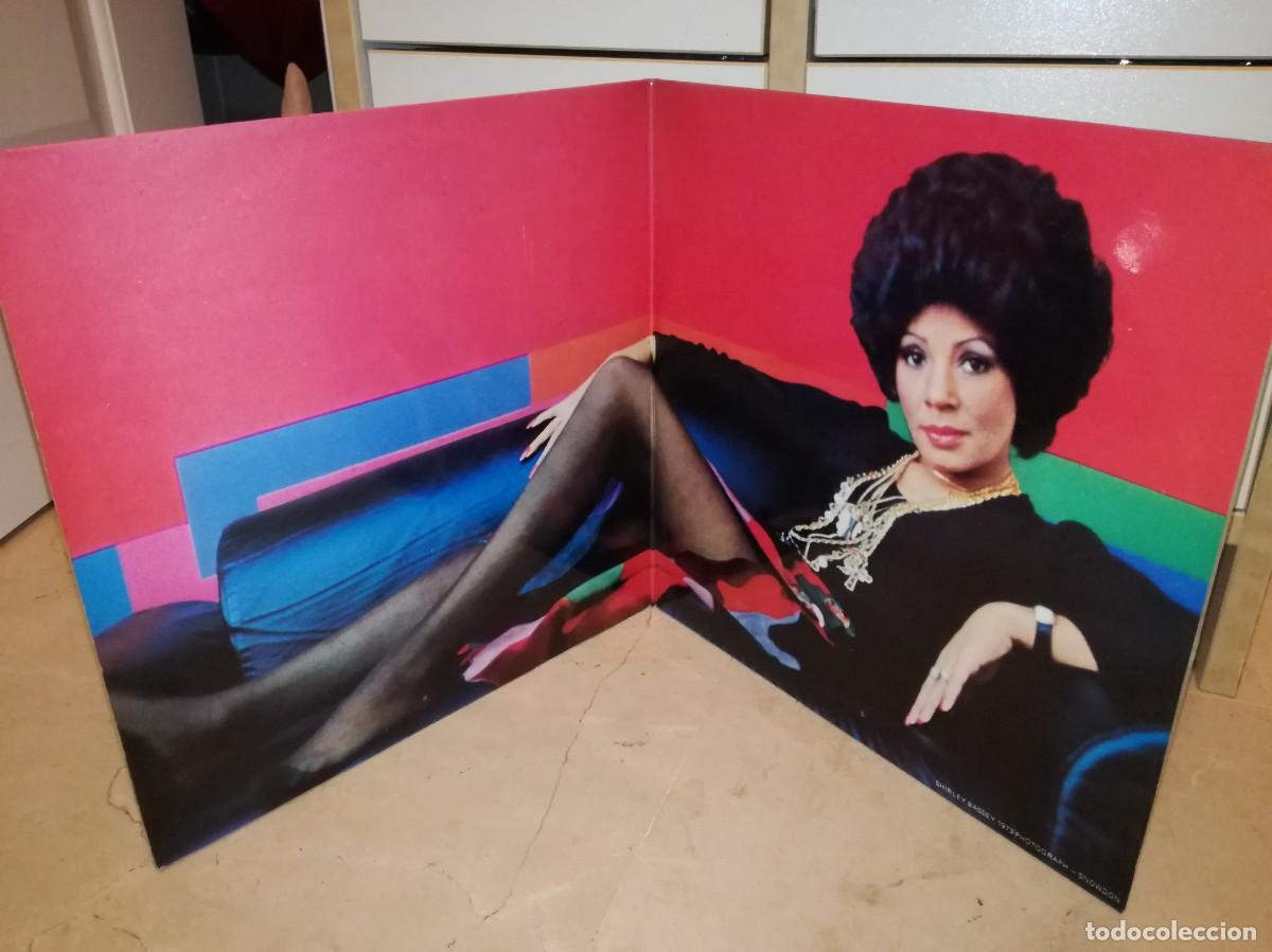 Discos de vinilo: SHIRLEY BASSEY-NEVER, NEVER, NEVER-GATEFOLD-ORIGINAL ESPA&Ntilde;OL 1977 - Foto 3
