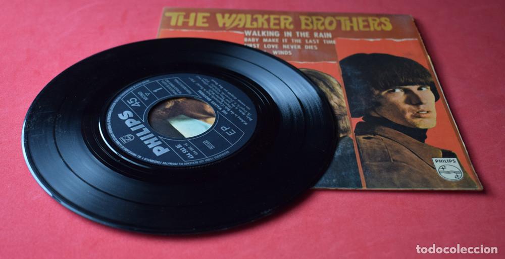 Discos de vinilo: The Walker Brothers &ndash; Walking in the rain + 3 - ep - Foto 5