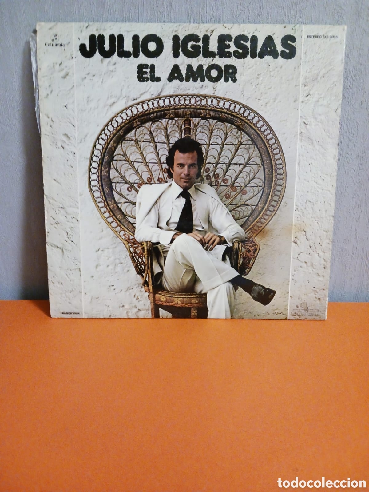 Discos de vinilo: JULIO IGLESIAS &rdquo; EL AMOR&rdquo;. LP de vinilo. Funciona - Foto 2