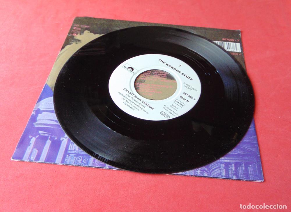 Discos de vinilo: The Wonder Stuff &ndash; Caught In My Shadow - single 1991 - Foto 4