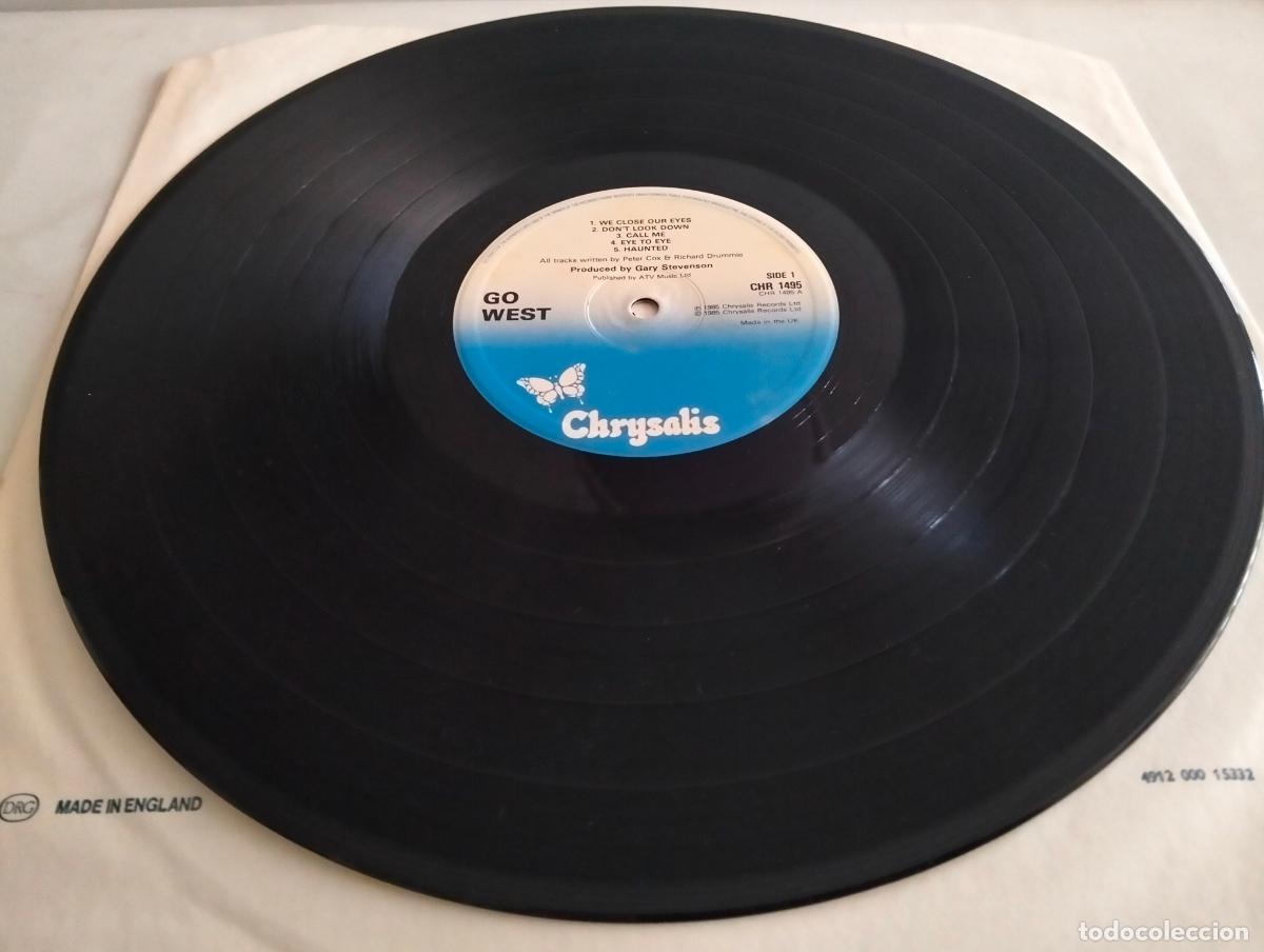 Discos de vinilo: DISCO LP GO WEST - WE CLOSE OUR EYES - Foto 3