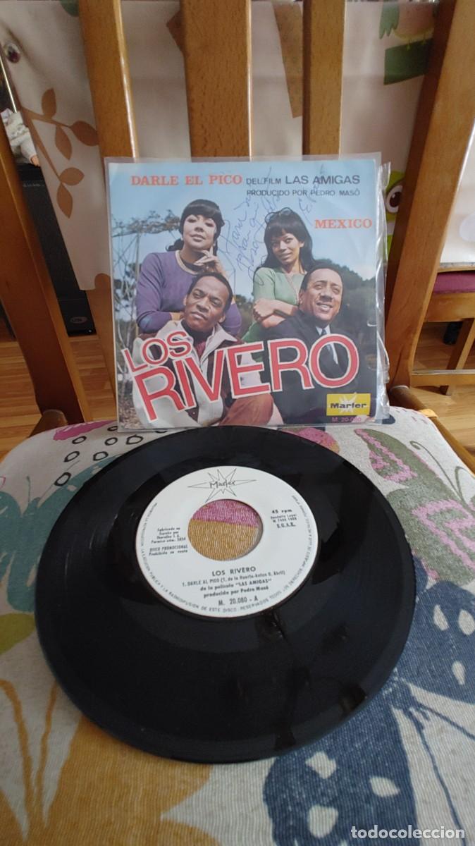 Discos de vinilo: LOS RIVERO-SINGLE DARLE EL PICO-CON AUTOGRAFO - Foto 1