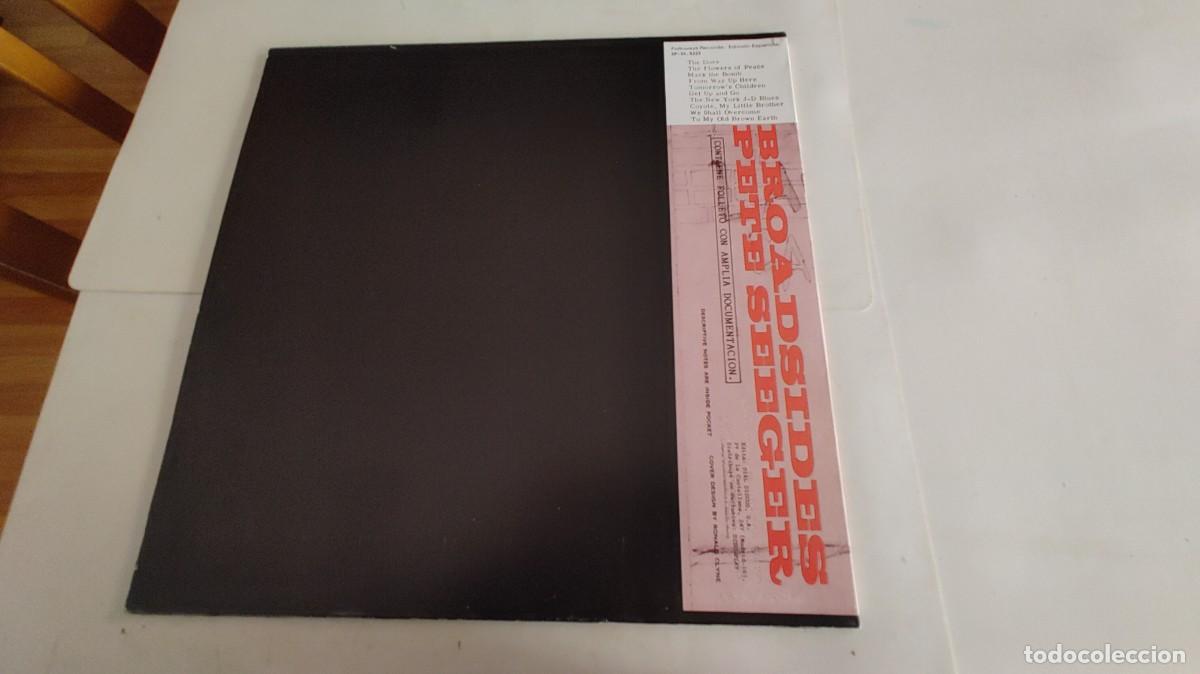 Discos de vinilo: PETE SEEGER-LP BROADSIDES-LETRAS - Foto 2
