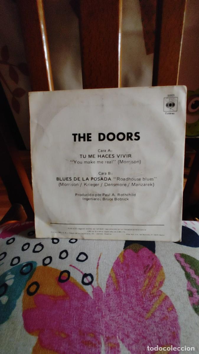 Discos de vinilo: THE DOORS-SINGLE TU ME HACES VIVIR - Foto 2