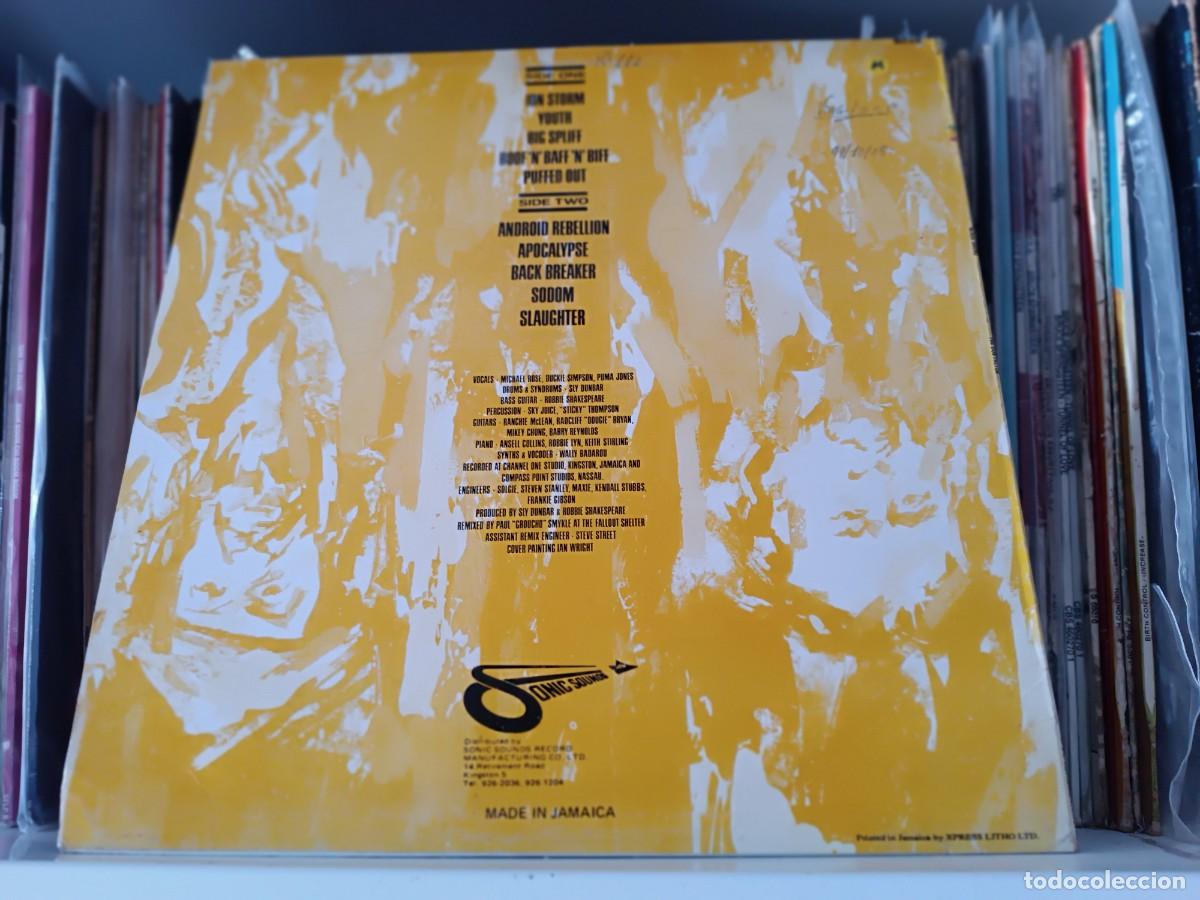 Discos de vinilo: Black Uhuru &lrm;&ndash; The Dub Factor - LP Jamaica 1983 - Foto 2