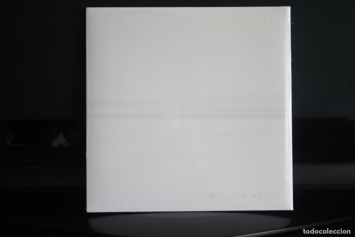 Discos de vinilo: FOO FIGHTERS, BUT HERE WE ARE, VINILO BLANCO, PRECINTADO. LP - Foto 1