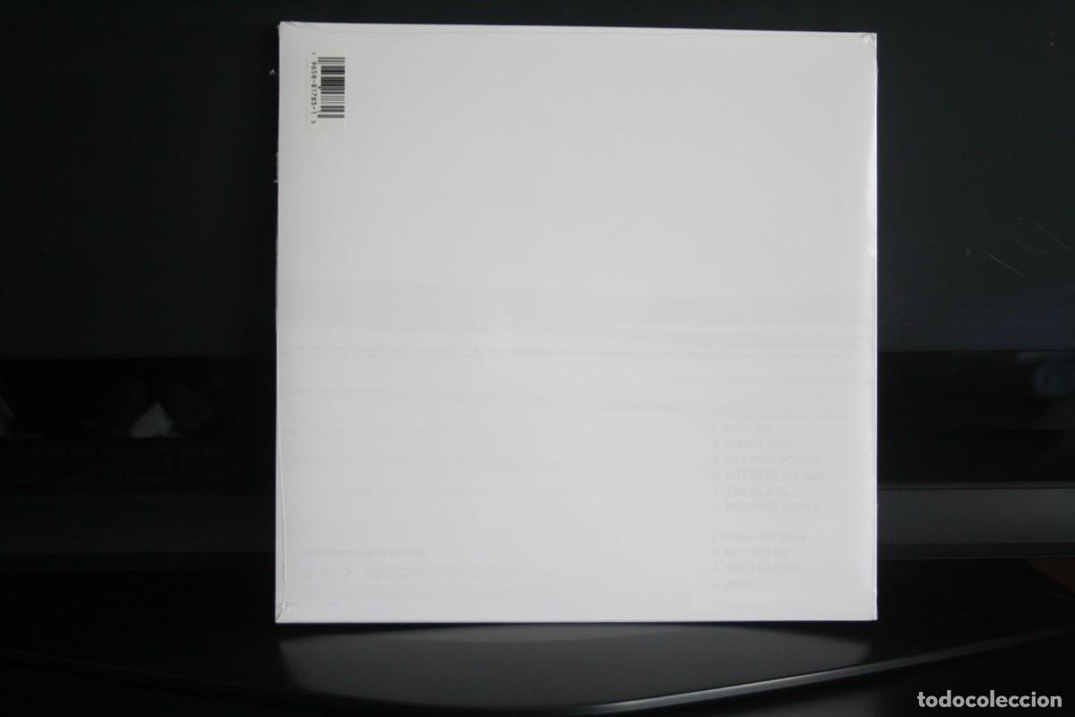 Discos de vinilo: FOO FIGHTERS, BUT HERE WE ARE, VINILO BLANCO, PRECINTADO. LP - Foto 2