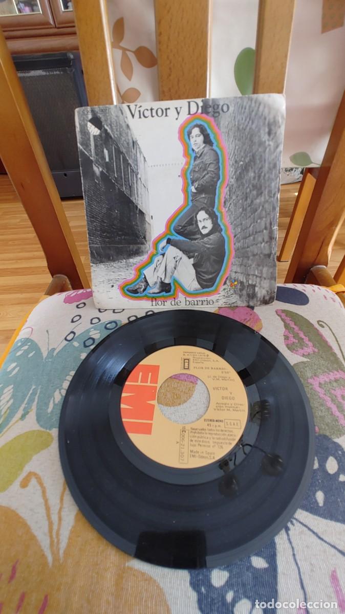 Discos de vinilo: VICTOR Y DIEGO-SINGLE FLOR DE BARRIO - Foto 1