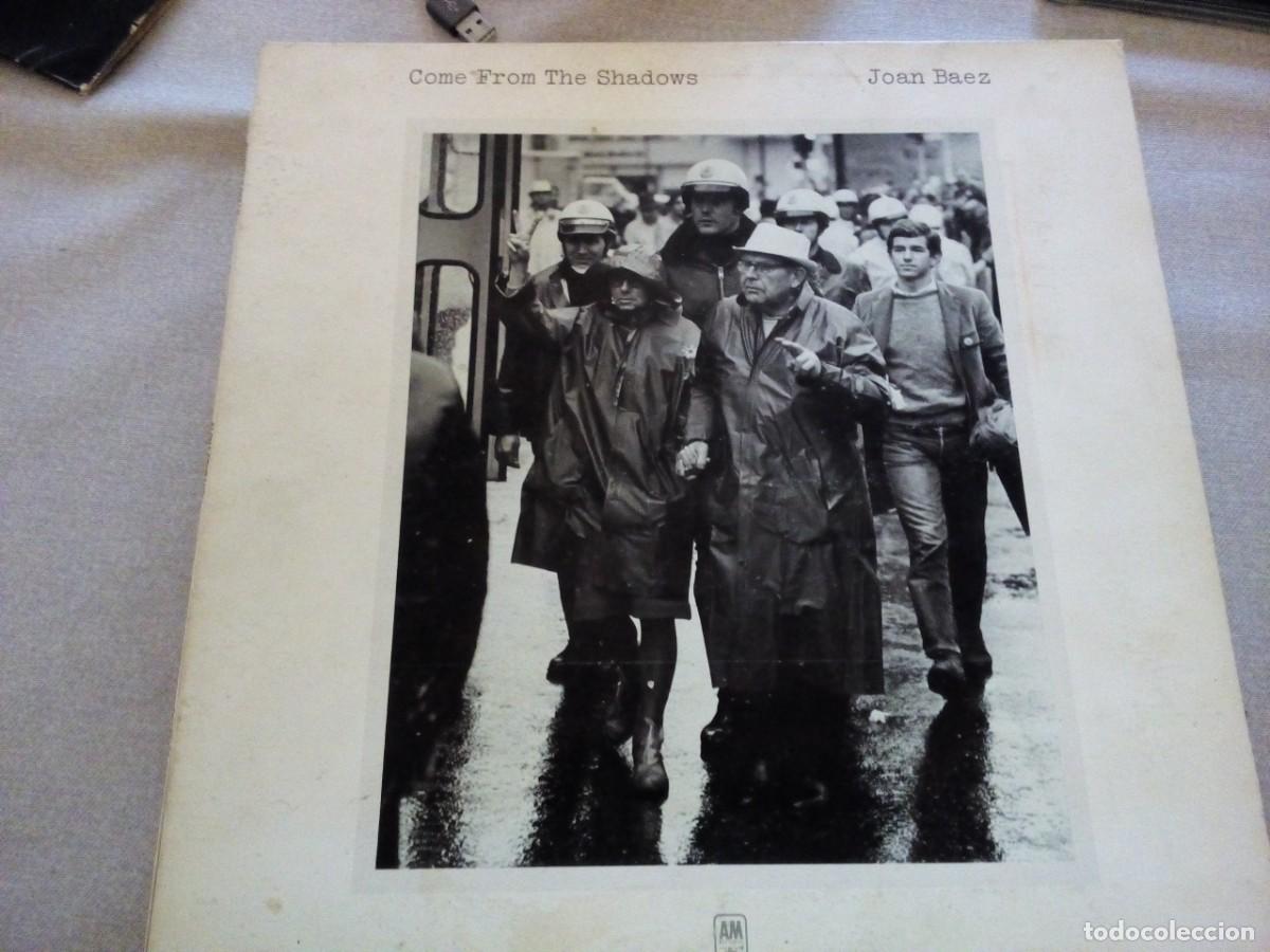 Discos de vinilo: JOAN BAEZ COME FORM THE SHADOWS LP SPAIN 1976 GATEFOLD - Foto 1