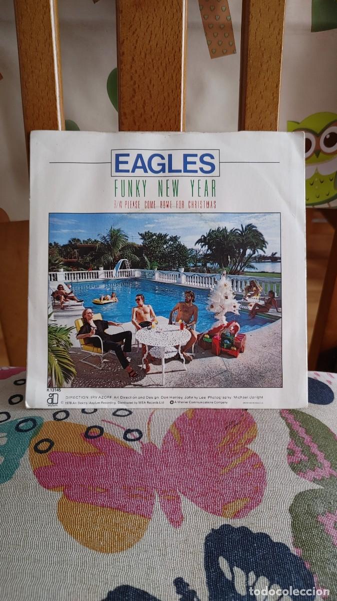 Discos de vinilo: EAGLES-SINGLE PLEASE COME HOME FOR CHRISTMAS - Foto 2