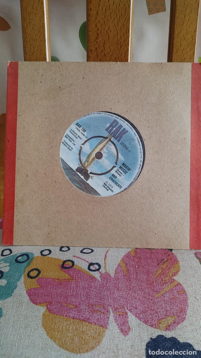 Discos de vinilo: HOT CHOCOLATE-SINGLE MAKIN&acute;MUSIC - Foto 2
