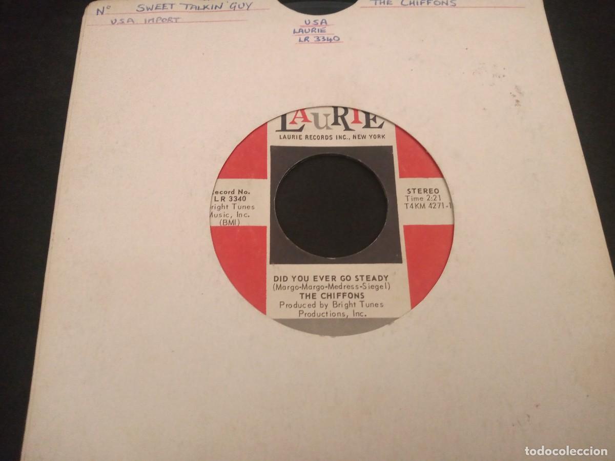 Discos de vinilo: THE CHIFFONS - SWEET TALKIN GUY - SINGLE. - Foto 2