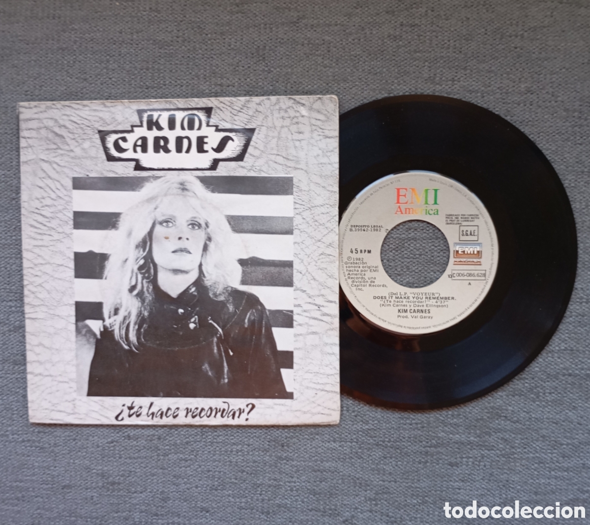 Discos de vinilo: Kim Carnes. Does It Make You Remember/ Undertow. Single 7&rdquo;, a&ntilde;o 1982. - Foto 1